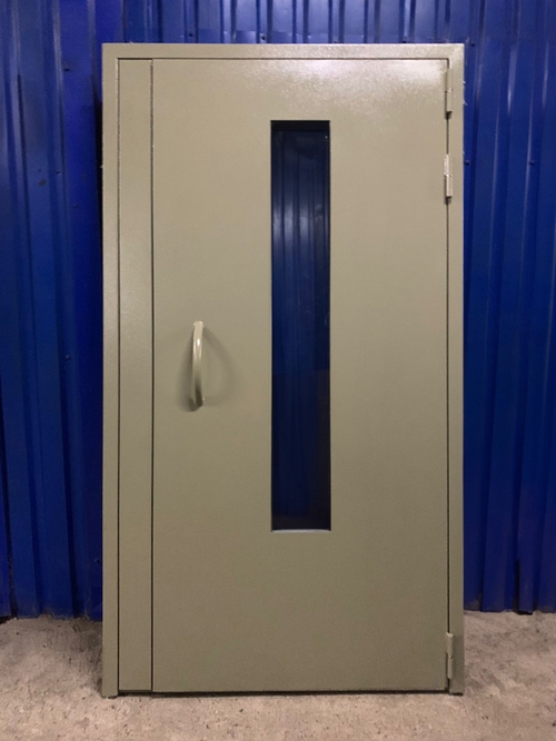 Дверь со стеклом и ручкой-скобой