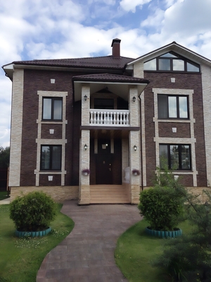 Компания «Ника Сталь» установила двери в коттеджном поселке