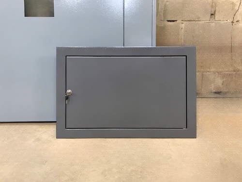 Металлический ревизионный люк