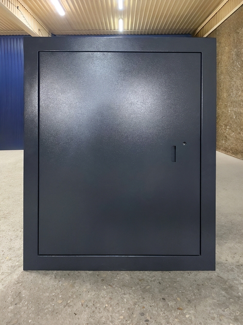 Серый ревизионный люк